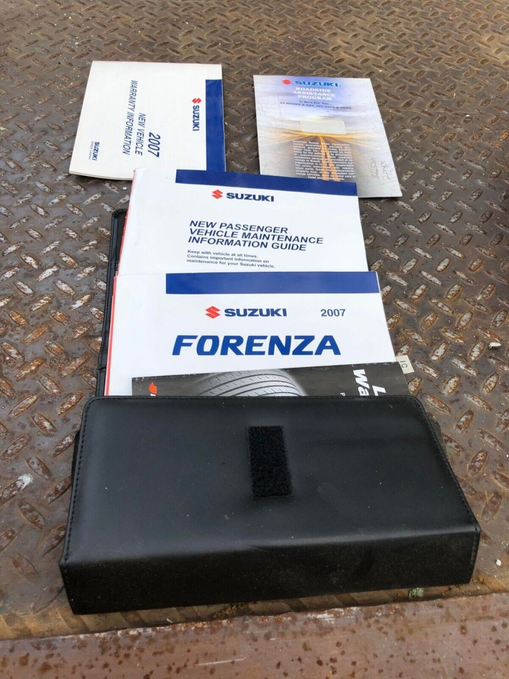 07 suzuki forenza manual - 20 Suzuki Forenza owners manual W/ Case